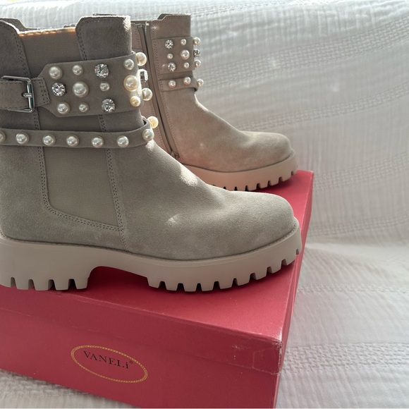 Vaneli suede booties - Picture 2 of 5